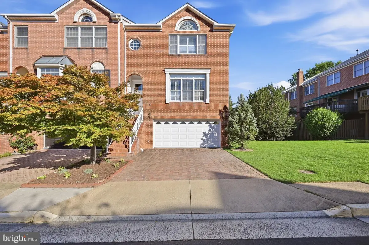 8143 Madrillon Ct, Vienna, VA 22182 - #1