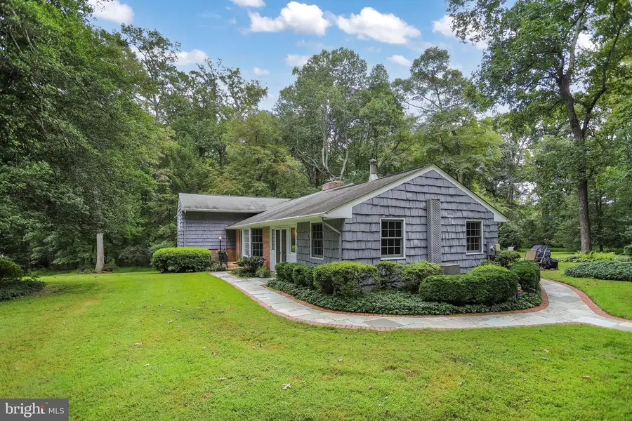 1075 Manning St, Great Falls, VA 22066 - #2