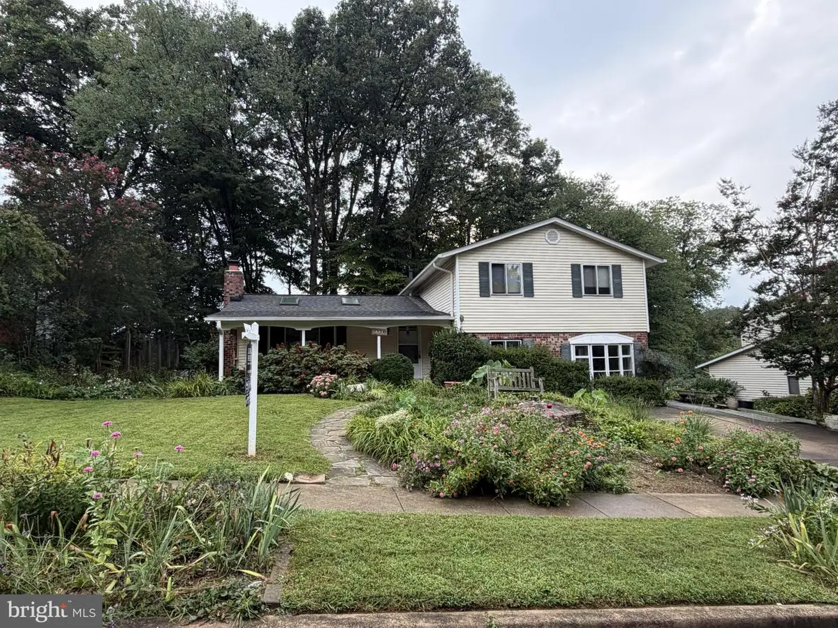 5238 Pommeroy Dr, Fairfax, VA 22032 - #1