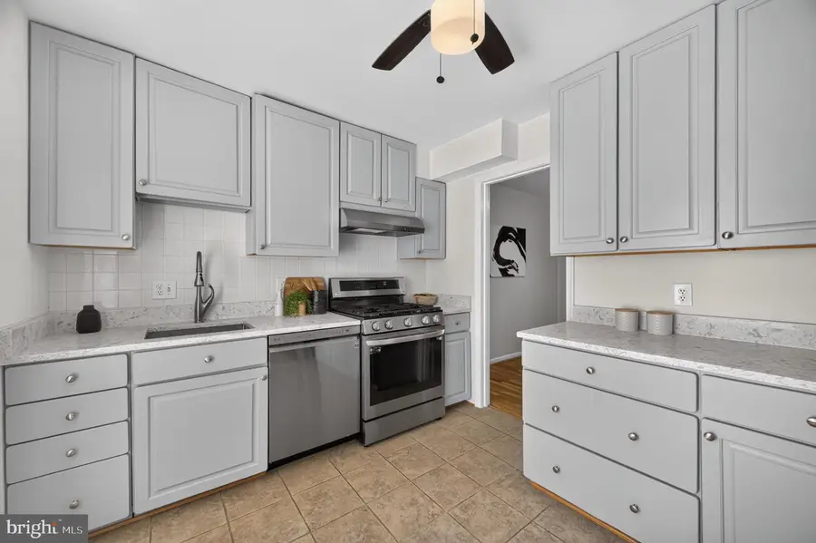 5502 Beaconsfield Ct, Burke, VA 22015 - #3