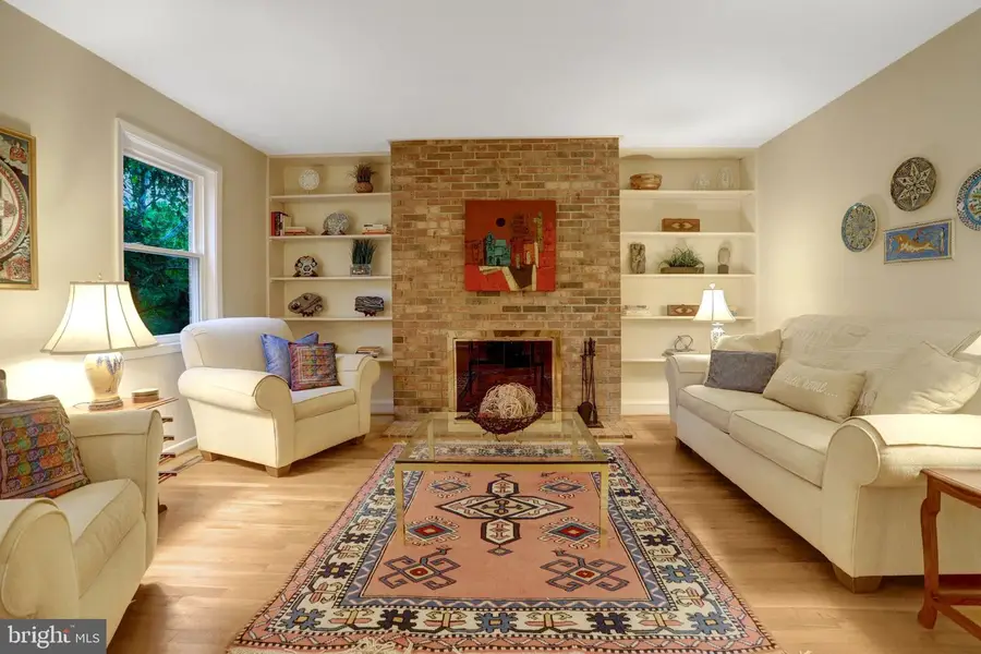 3375 Ardley Ct, Falls Church, VA 22041 - #3