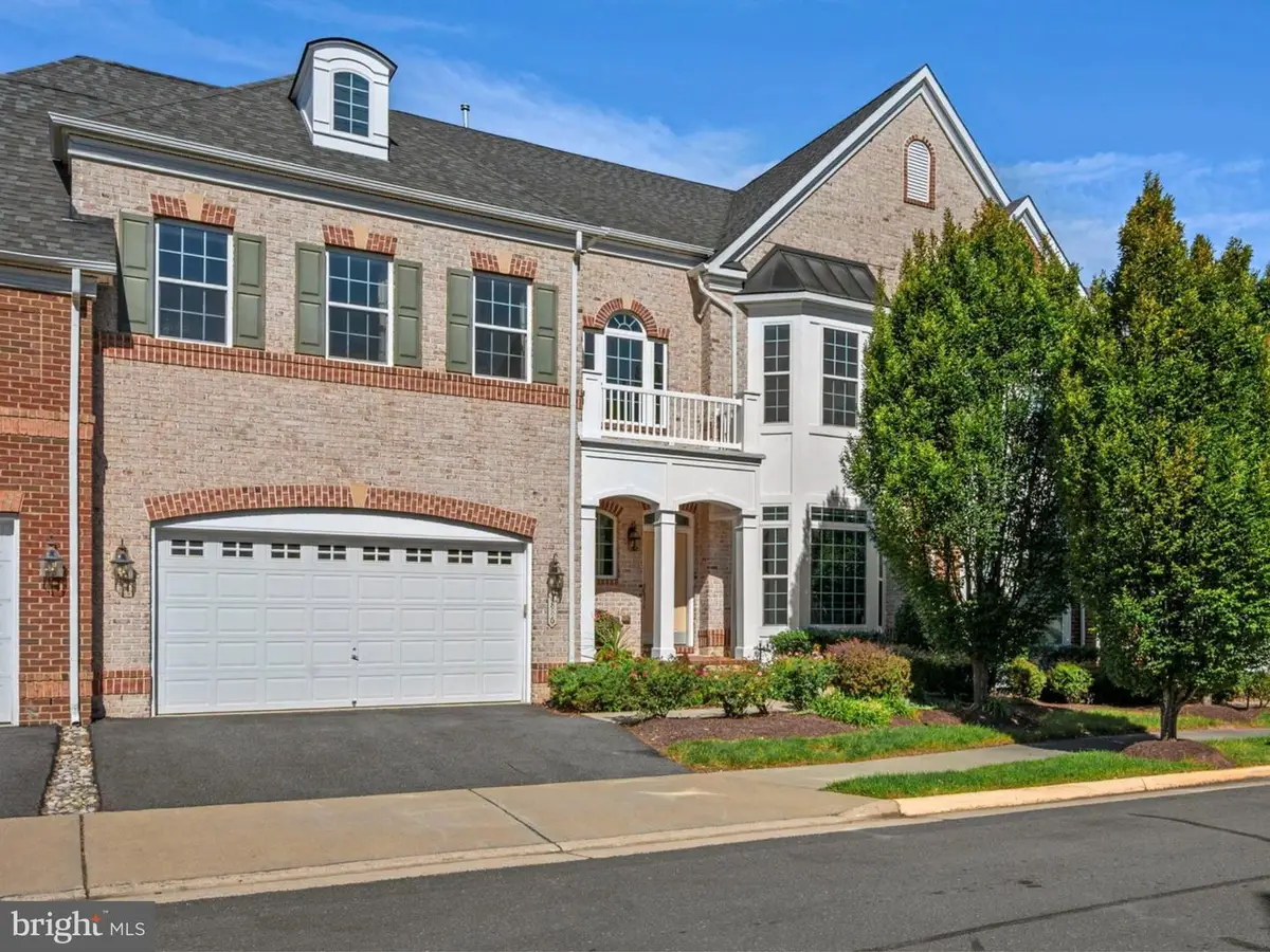 3886 Billberry Dr, Fairfax, VA 22033 - #1