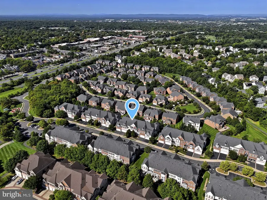 3886 Billberry Dr, Fairfax, VA 22033 - #2