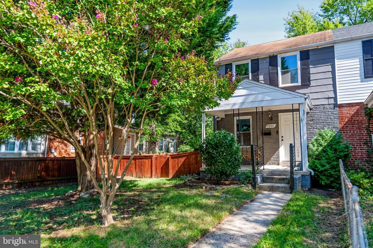 5933 Williamsburg Rd, Alexandria, VA 22303 - #1