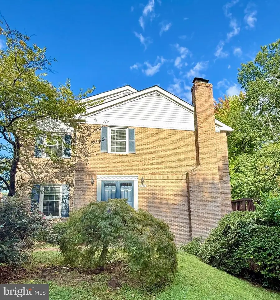 8267 Clifton Farm Ct, Alexandria, VA 22306 - #2