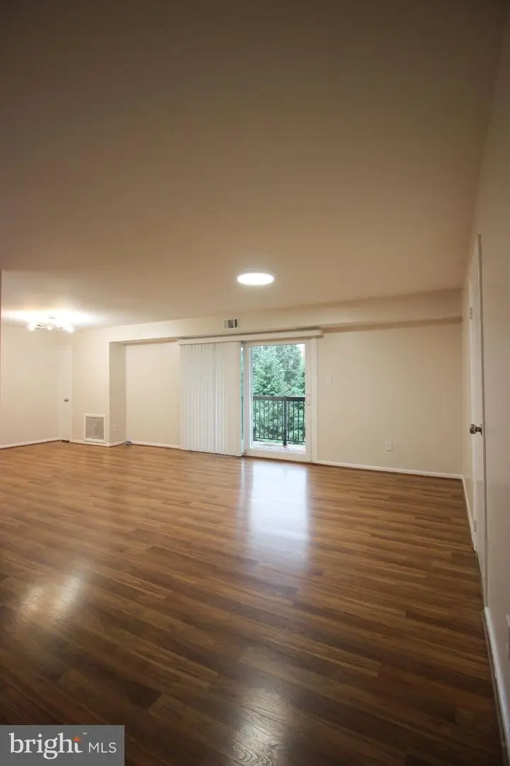 212 Locust St Se #106, Vienna, VA 22180 - #2
