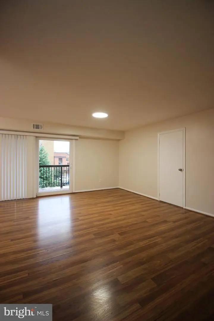 212 Locust St Se #106, Vienna, VA 22180 - #3