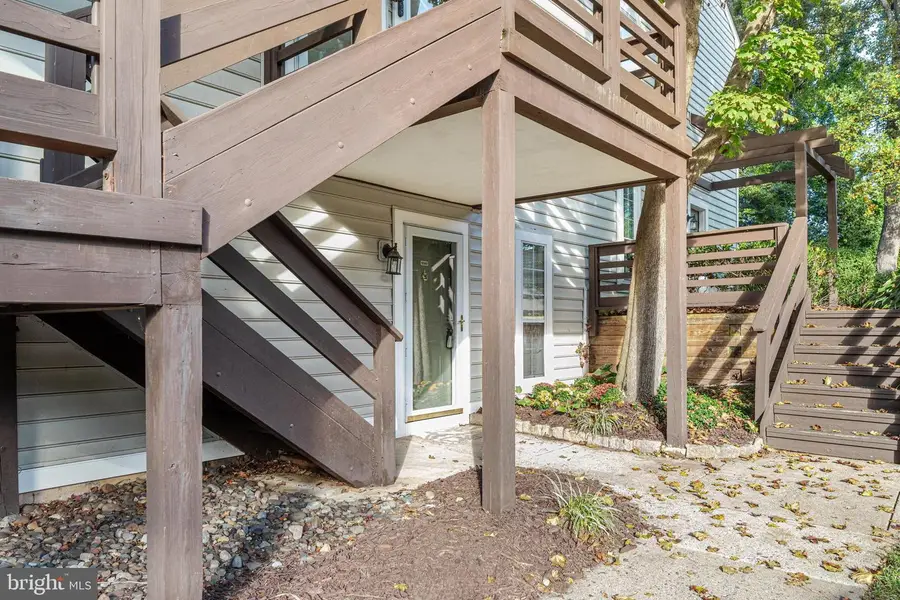 10140 Oakton Terrace Rd, Oakton, VA 22124 - #3