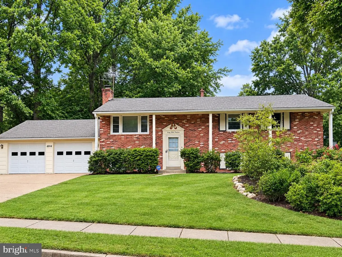 6914 Hadlow Dr, Springfield, VA 22152 - #1