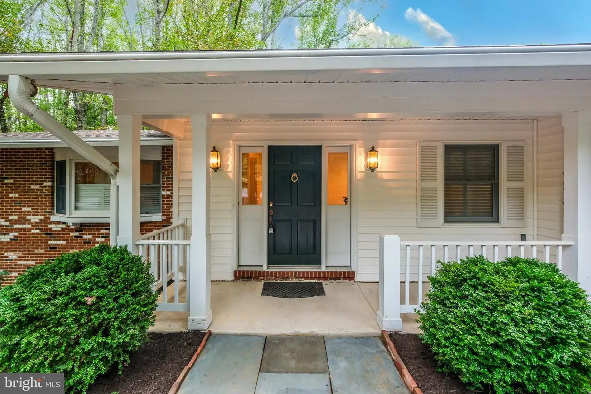 2530 Leeds Rd, Oakton, VA 22124 - #1