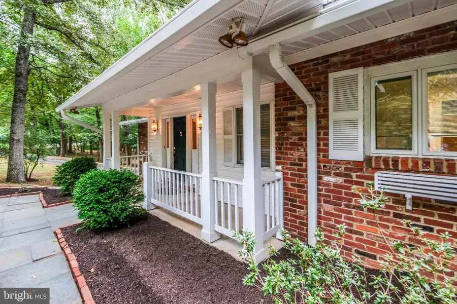 2530 Leeds Rd, Oakton, VA 22124 - #3