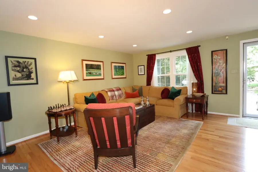 9041 White Rose Ln, Fairfax, VA 22031 - #3