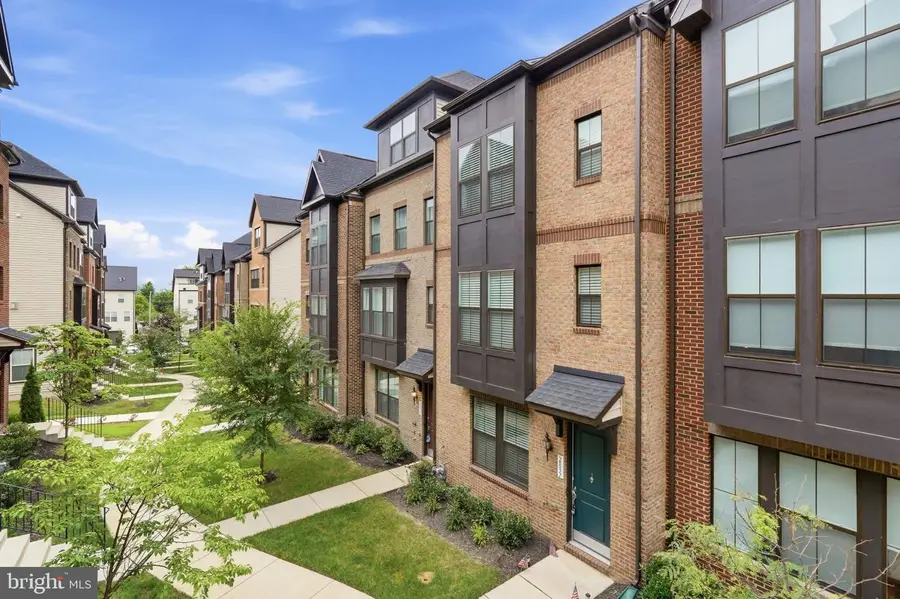 2837 Hokie Ln, Alexandria, VA 22306 - #2