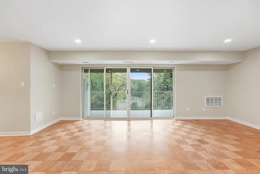 2837 Kalmia Lee Ct #301, Falls Church, VA 22042 - #3