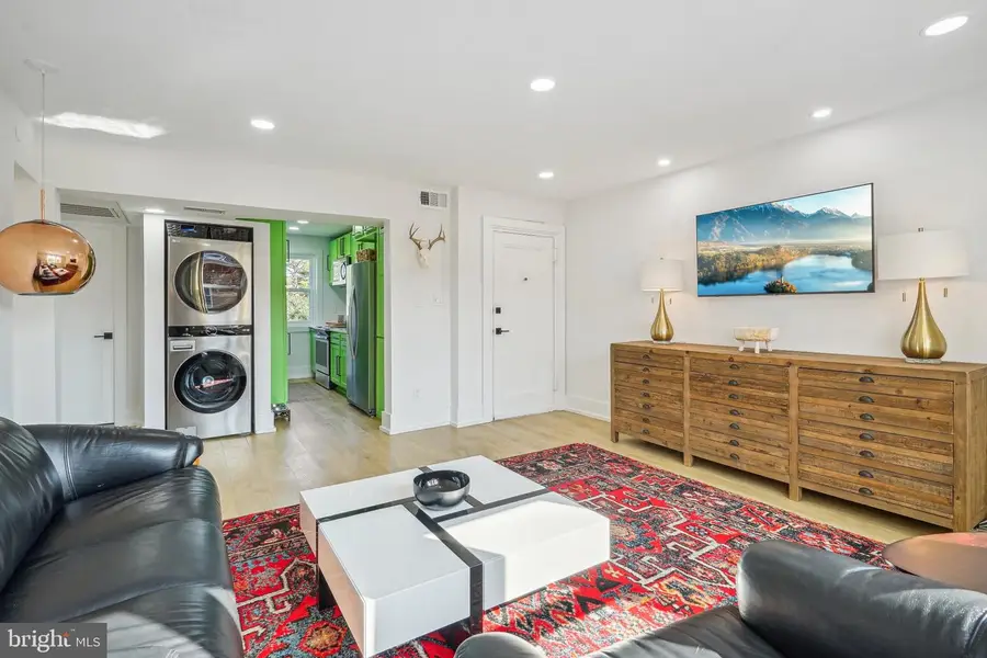 6184 Greenwood Dr #302, Falls Church, VA 22044 - #2