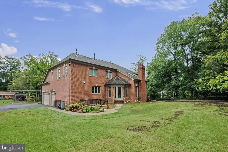 9404 Forest Haven Dr, Alexandria, VA 22309 - #3