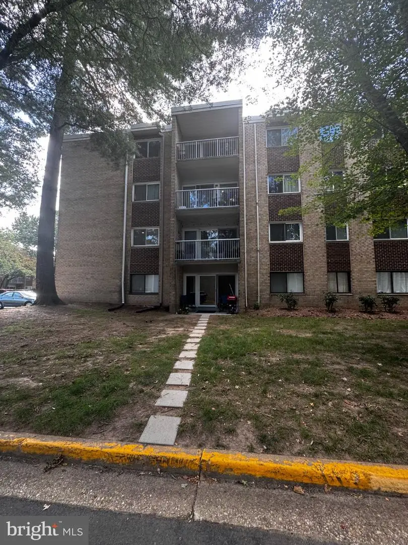 8000 Chanute Pl #4, Falls Church, VA 22042 - #2