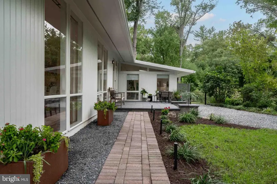 2400 Sherwood Hall Ln, Alexandria, VA 22306 - #3