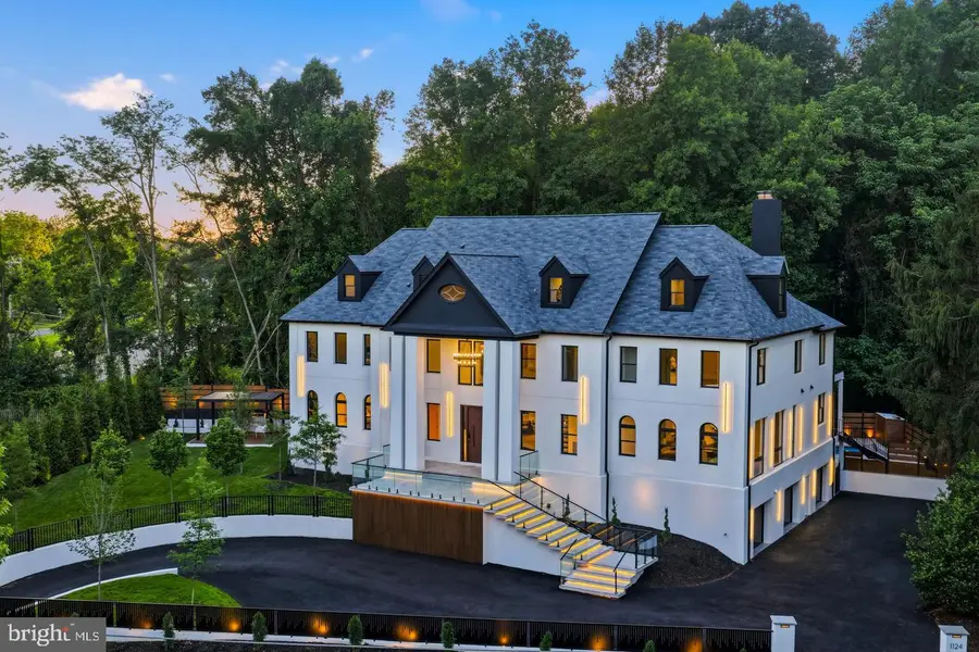 1124 Savile Ln, McLean, VA 22101 - #2
