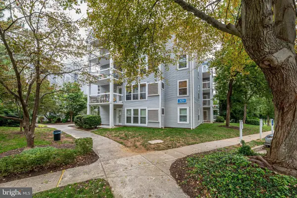 3179 Summit Square Dr #2-a2, OAKTON, VA 22124