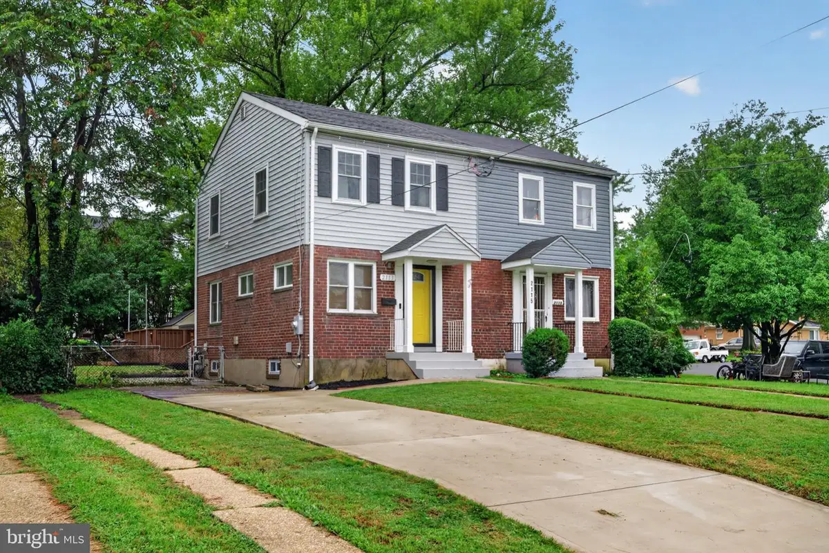 2113 Rollins Dr, Alexandria, VA 22307 - #1
