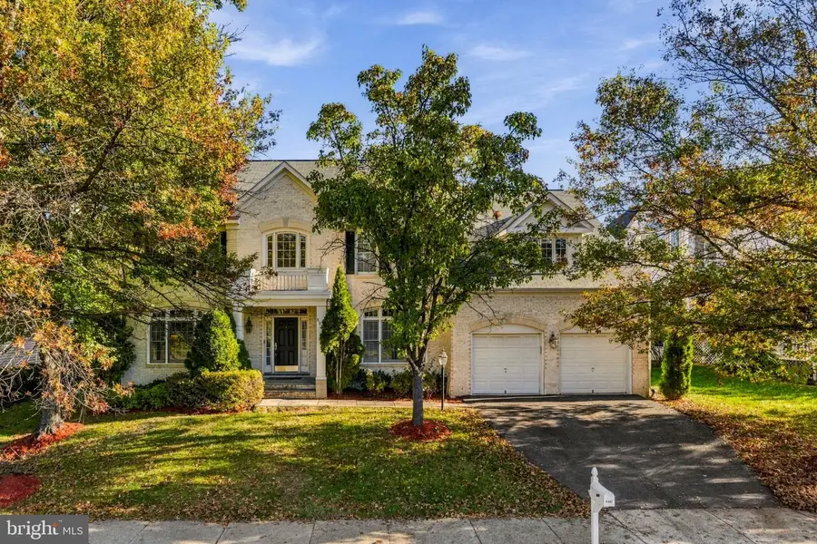 8302 Wolftrap Rd, Vienna, VA 22182 - #2