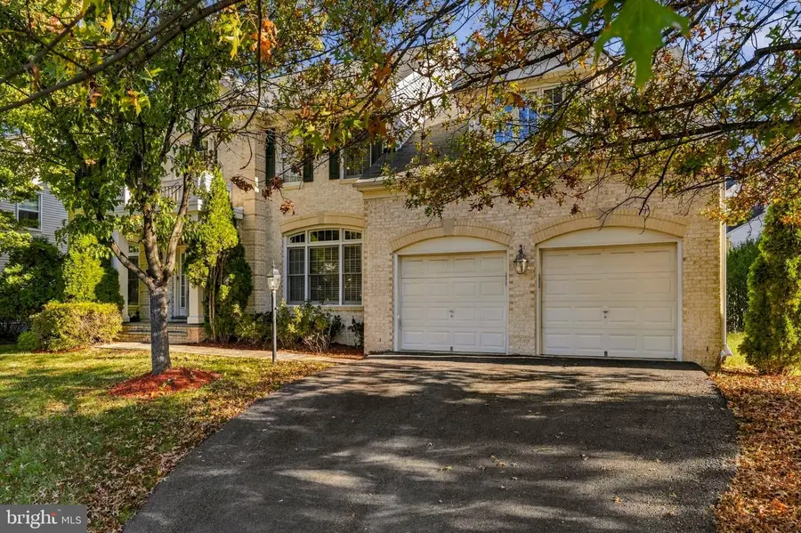 8302 Wolftrap Rd, Vienna, VA 22182 - #3