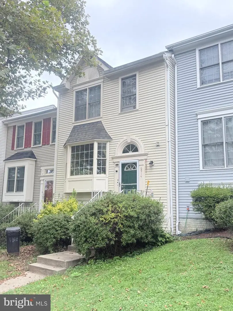 6914 Compton Ln, Centreville, VA 20121 - #1