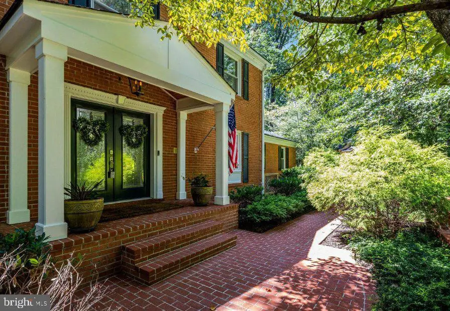 10015 Saddle Rd, Vienna, VA 22181 - #1