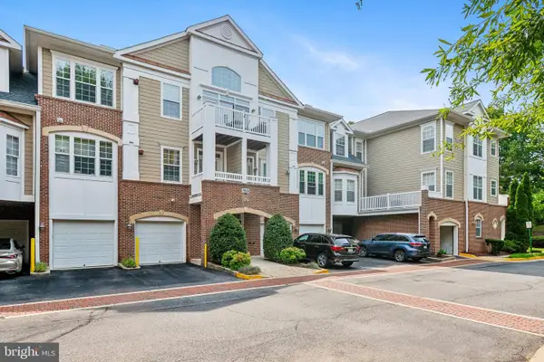 7860 Rolling Woods Ct #201, SPRINGFIELD, VA 22152