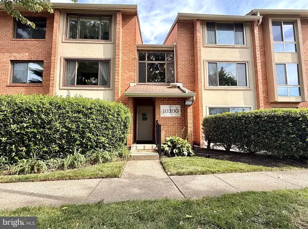 10200 Bushman Dr #104, OAKTON, VA 22124