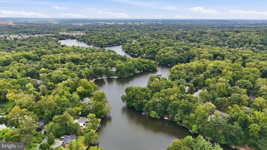 3305 Potterton Dr, Falls Church, VA 22044 - #2