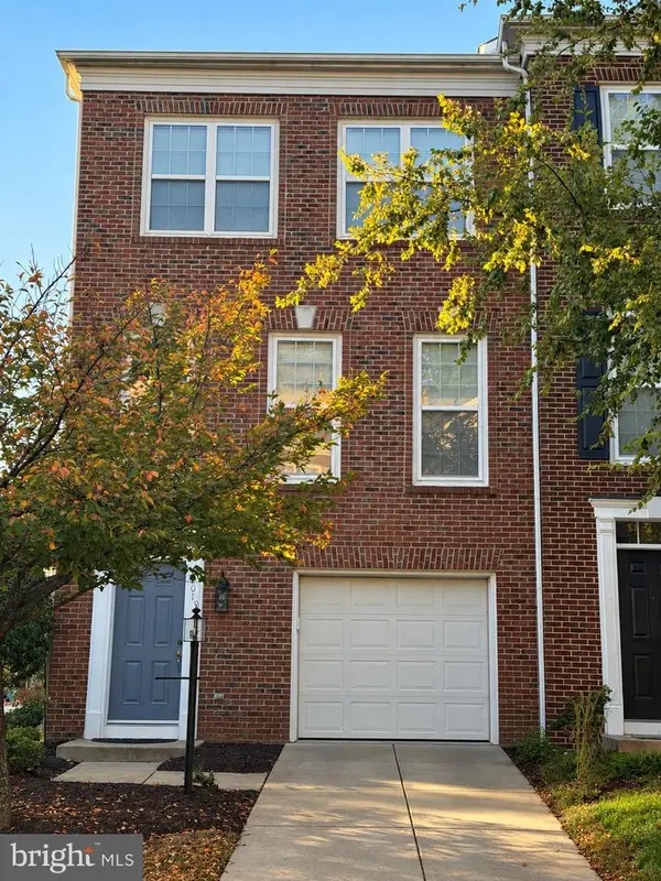 8901 Singleleaf Cir, LORTON, VA 22079