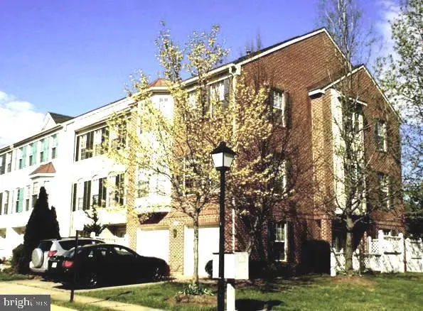 9386 Van Arsdale Dr, Vienna, VA 22181 - #1