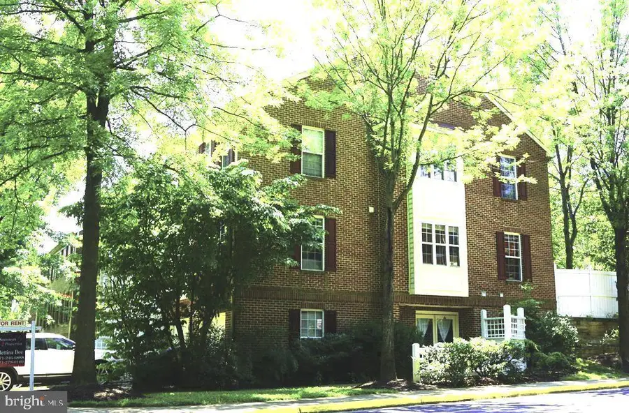 9386 Van Arsdale Dr, Vienna, VA 22181 - #2