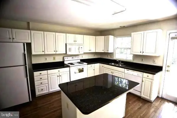 9386 Van Arsdale Dr, Vienna, VA 22181 - #3