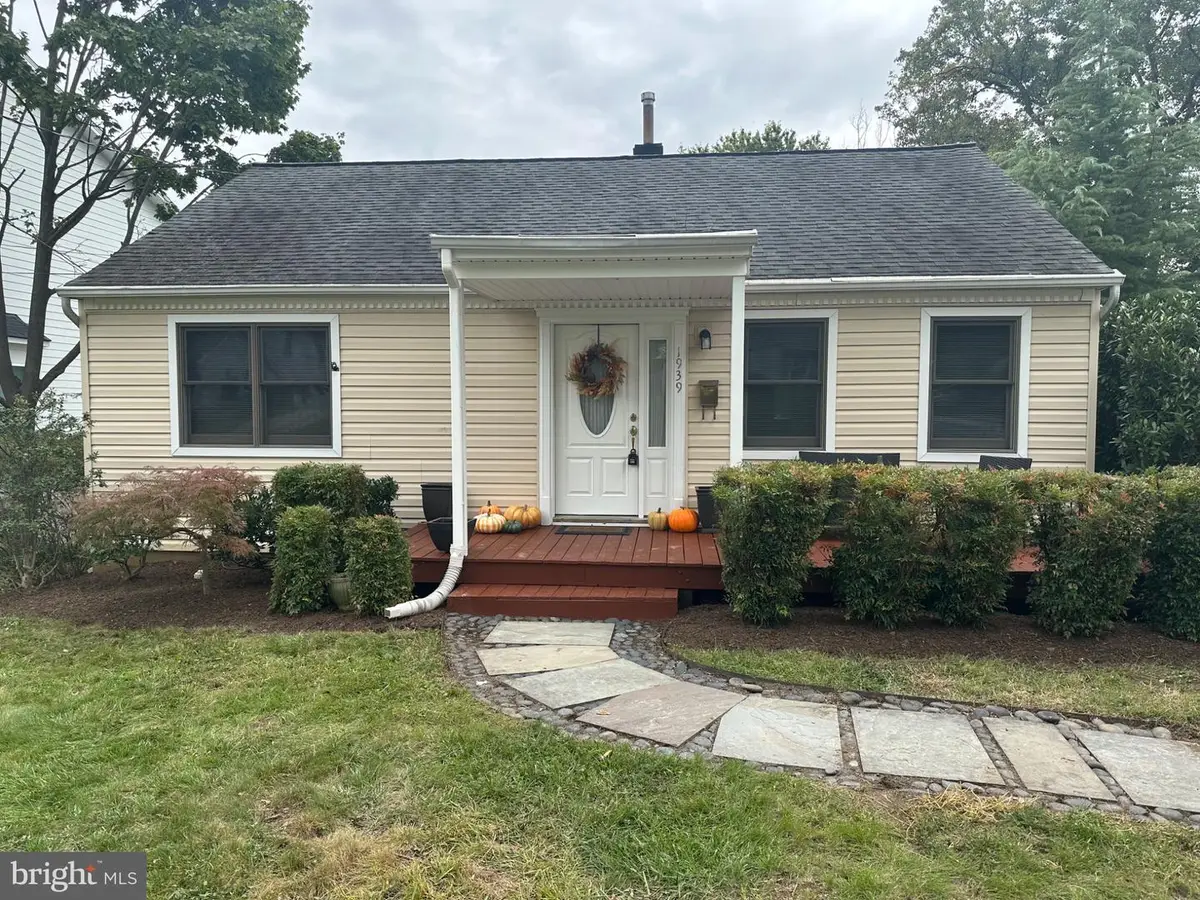 1939 Burfoot St, Falls Church, VA 22043 - #1