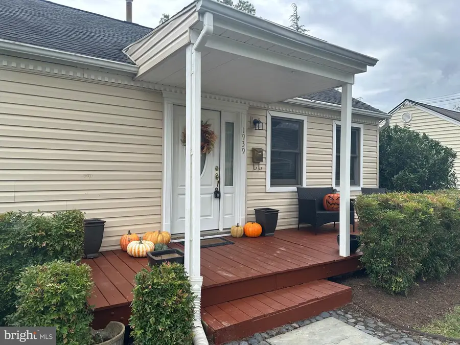 1939 Burfoot St, Falls Church, VA 22043 - #2