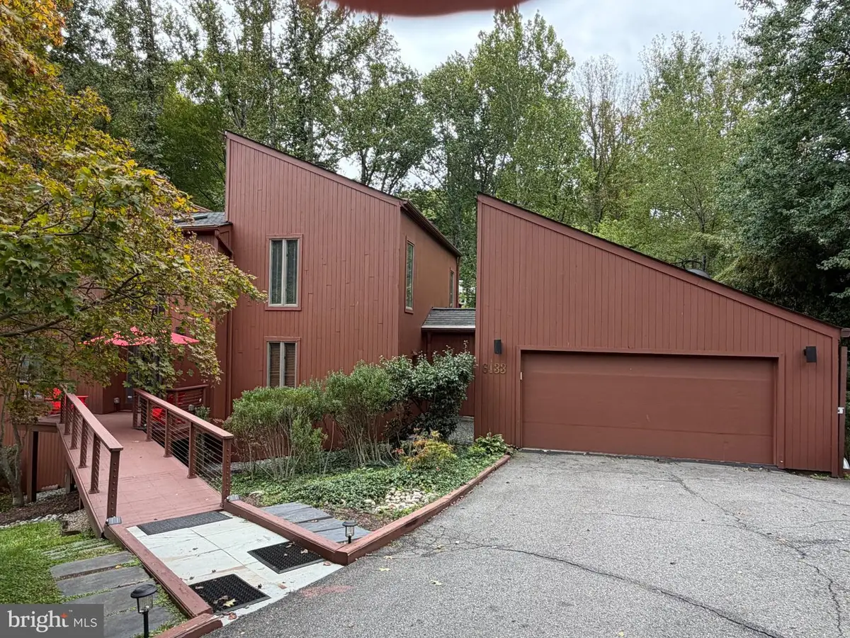 6133 Franklin Park Rd, McLean, VA 22101 - #1
