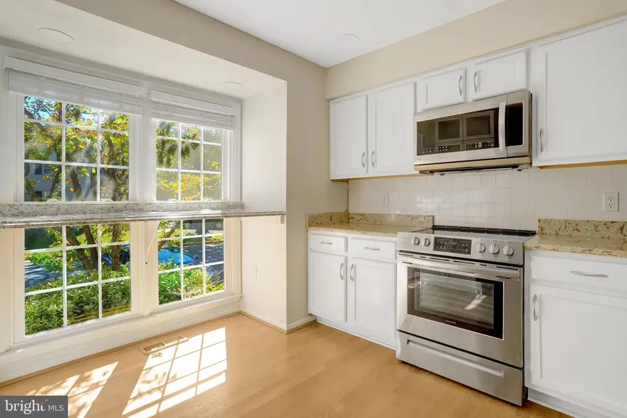 6149 Summer Park Ln, Alexandria, VA 22315 - #3