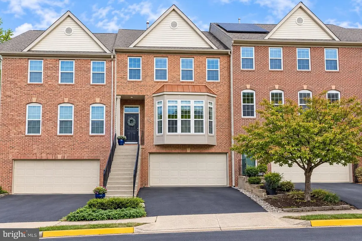 4205 Trumbo Ct, Fairfax, VA 22033 - #1