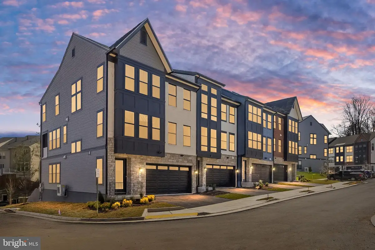 8460 Begonia Ln, Lorton, VA 22079 - #1