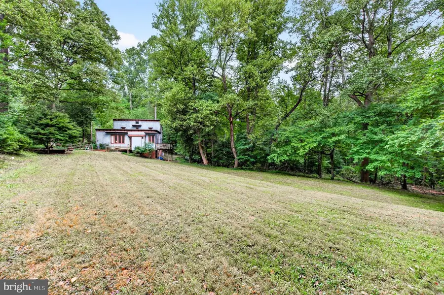 10708 Meadowood Dr, Vienna, VA 22181 - #3