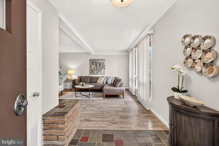 3539 Devon Dr, Falls Church, VA 22042 - #3