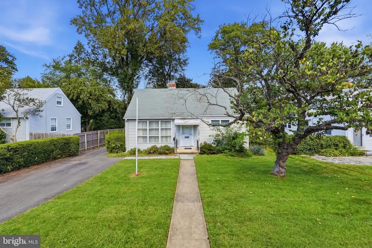 6824 Westlawn Dr, Falls Church, VA 22042 - #1