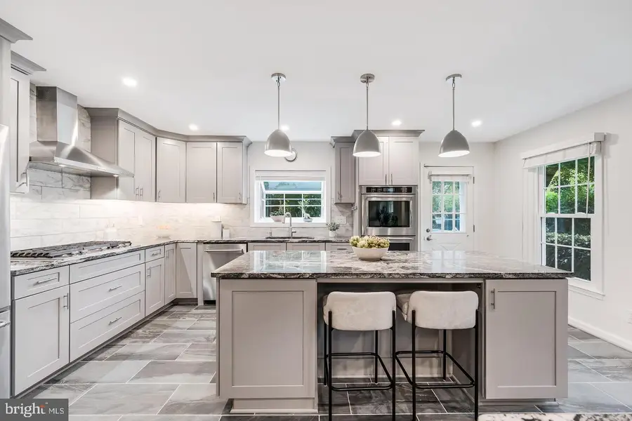 10812 Hunt Club Rd, Reston, VA 20190 - #3