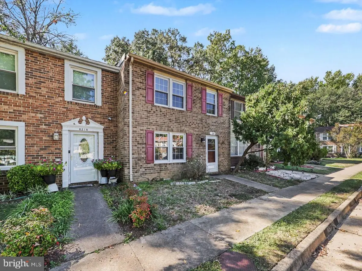 8216 Claremont Woods Dr, Alexandria, VA 22309 - #1
