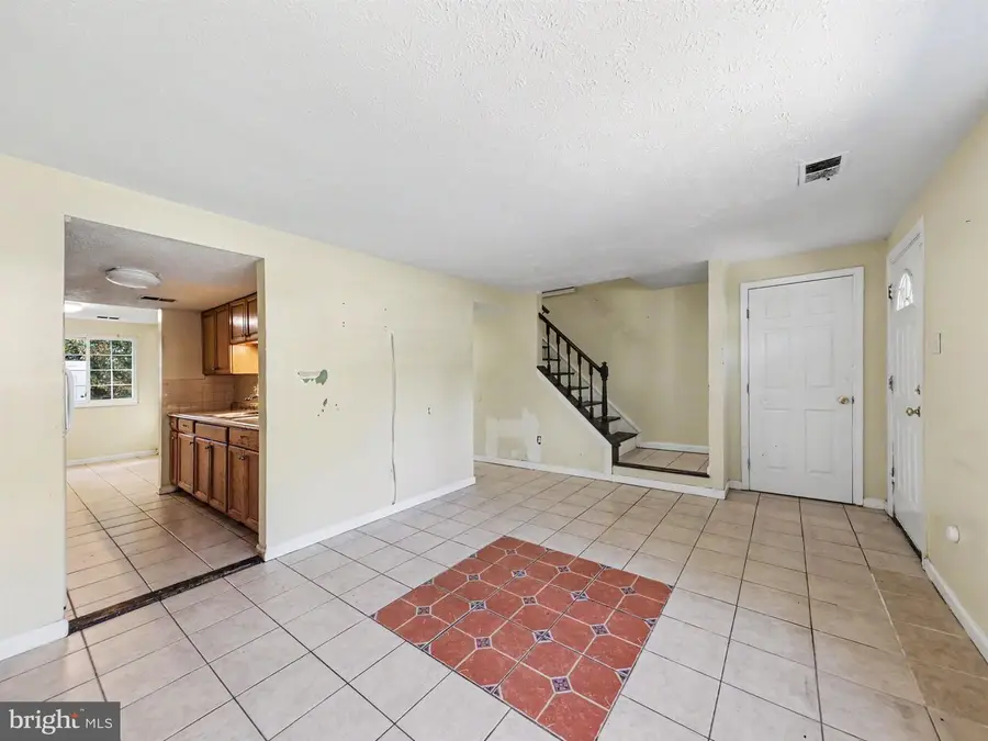 8216 Claremont Woods Dr, Alexandria, VA 22309 - #3