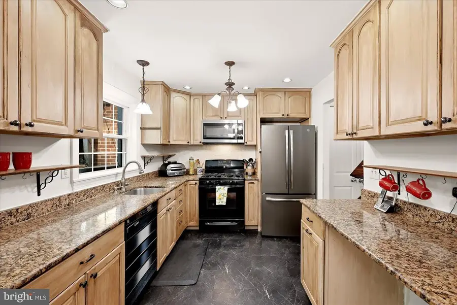14844 Maidstone Ct, Centreville, VA 20120 - #2