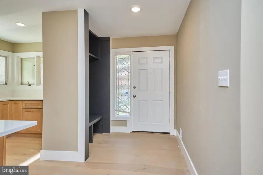 7718 Harwood Pl, Springfield, VA 22152 - #2